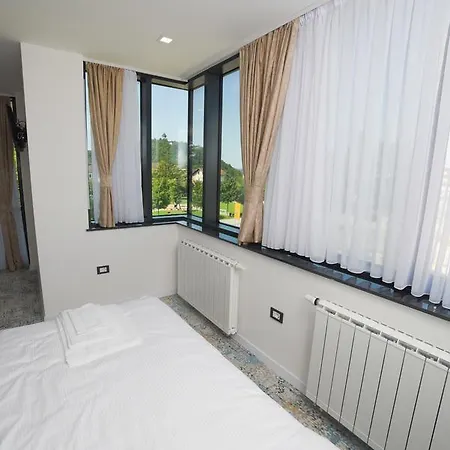 Grand * Velika Kladusa