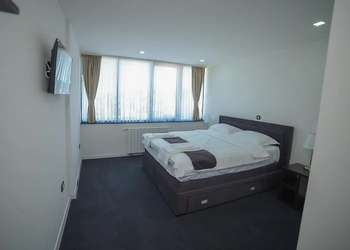 Grand * Velika Kladusa